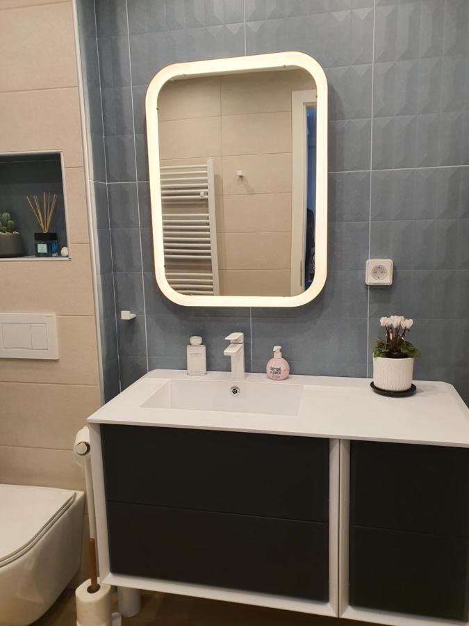 Tony'S Suite With Parking Atena Exterior foto
