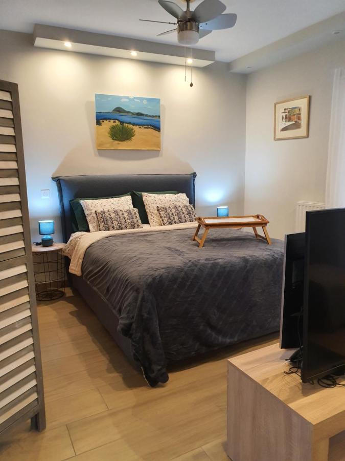 Tony'S Suite With Parking Atena Exterior foto